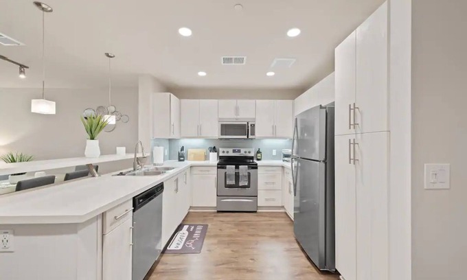 University City Apartment | Luxurious Dual Master Suites, King Bed l Pool/Spa!