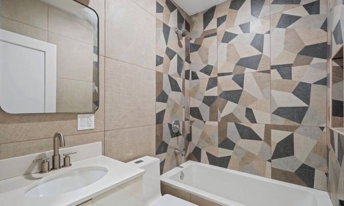 Mott Haven Apartment | Luxurious & Elegant Large Private HOME, 3baths, CentralAC, Washer/Dryer, Parking