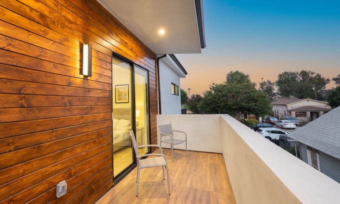 Riverside Rancho House | Luxurious-Exquisite Modern Home - Burbank Studios