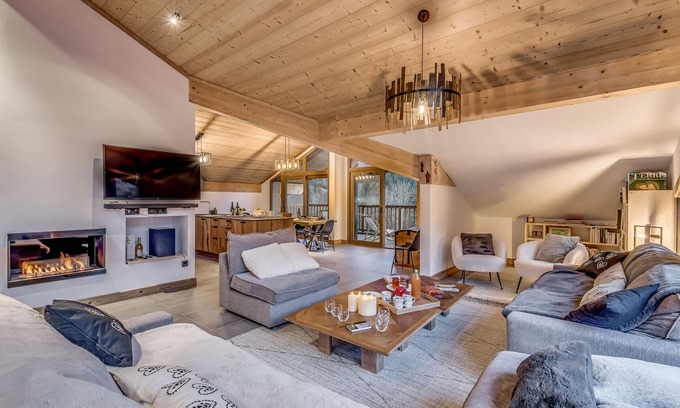 Champagny-en-Vanoise Apartment | Luxurious 7-Room Duplex for 14 with Jacuzzi & Sauna in Champagny-en-Vanoise