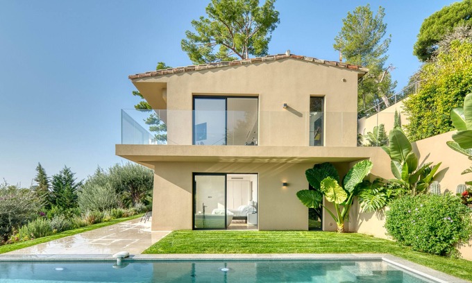 Roquebrune-Cap-Martin Villa | Luxurious renovated 3 bedroom villa with sea view ROQUEBRUNE CAP MARTIN