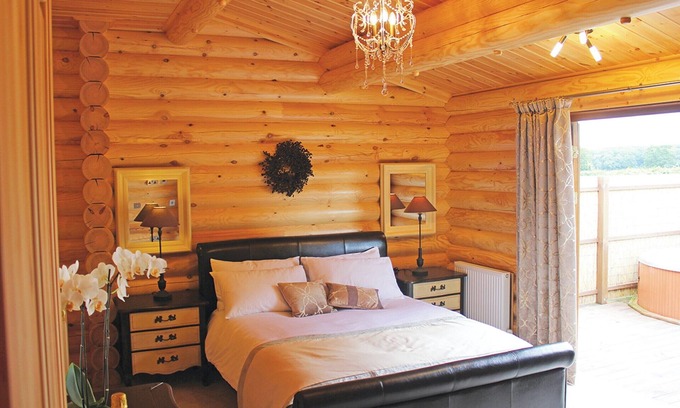 Carlton-in-Cleveland Cabin | Luxurious real log lodge.