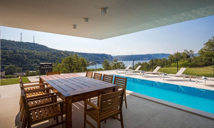 Bakarac House | Luxurious home in Bakarac