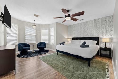 Willis House | Luxurious Home with Huge Pool