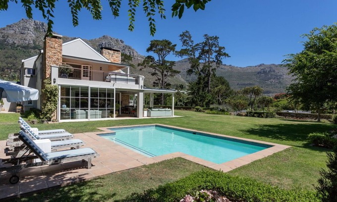 Hout Bay House | Luxurious Hout Bay home, cottage also available