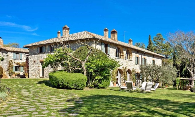 Sarteano Villa | Luxurious independent villa with 12 beds in Val d'Orcia