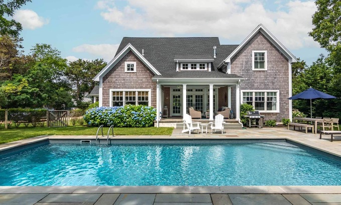 Katama House | Luxurious Katama Farmhouse With Pool