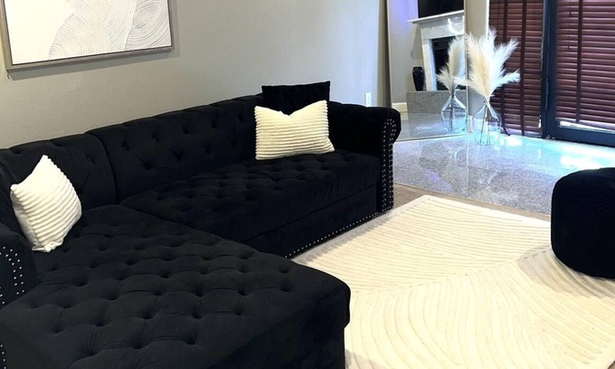 Maumelle Apartment | Luxurious king suite located in central Arkansas.