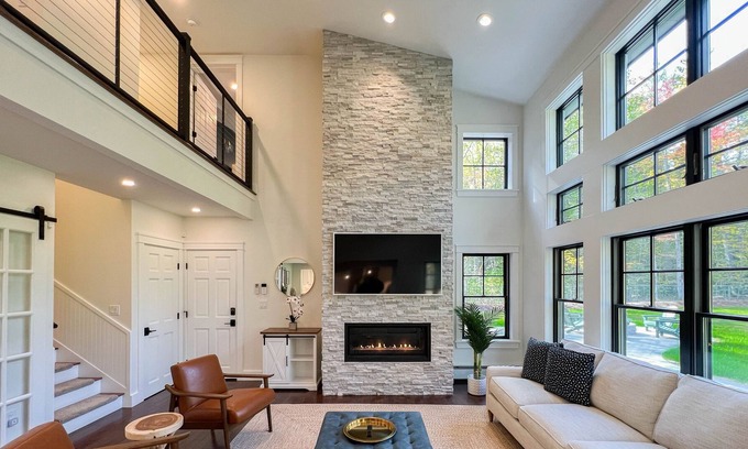 Bartlett Villa | Luxurious Lake & Mountain Retreat with Ledge Views