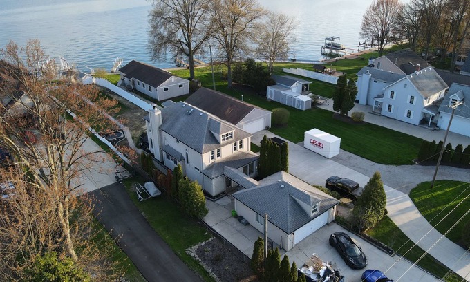 Anchorville House | Luxurious Lakefront Retreat