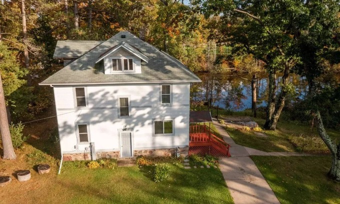 Elcho House | Luxurious Lakeside Home on Upper & Lower Post Lake Channel
