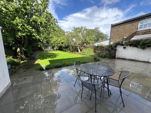 Lewisham House | Luxurious Living 4 Bedroom Home