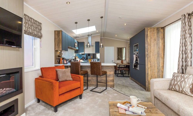 Inverurie Ski Chalet | Luxurious Lodge, perfect for couples or familes, sleeping four people.