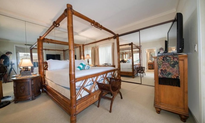 Kapalua Hotel | Luxurious Maui Villas: Serenity & Nature at Resort-Style Stay