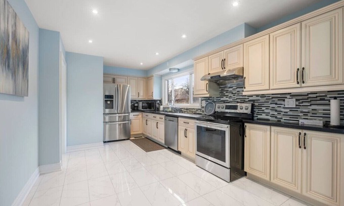 L'Amoreaux House | Luxurious Modern 7B3.5B Home + Magnificent Patio