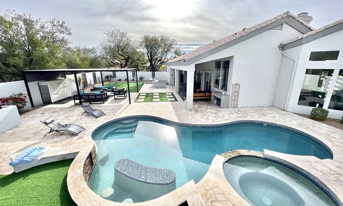 Central Scottsdale House | Luxurious Modern Playhouse with bar, heated pool/spa karaoke, sauna and games