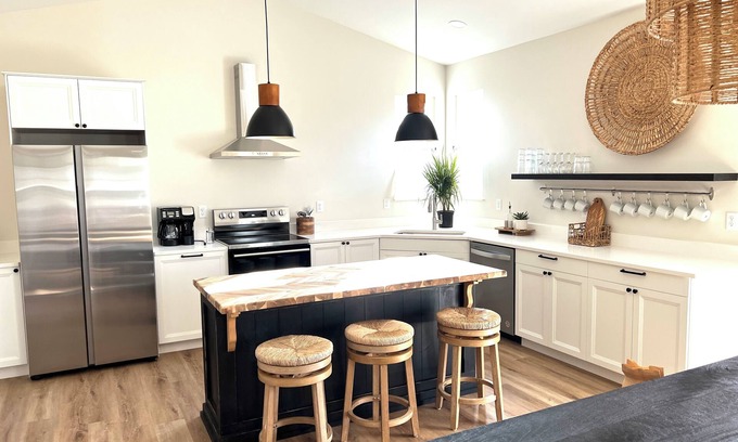 Union House | Luxurious New House Between Ark Encounter and Creation Museum-Sleeps 8