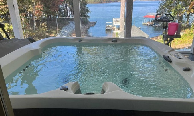 Buford House | Luxurious Oasis over Lake Lanier Islands & Margaritaville! Hot Tub! Boat Dock!