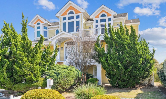 Carolina Dunes House | Luxurious oceanfront home with spacious accommodations and amenities