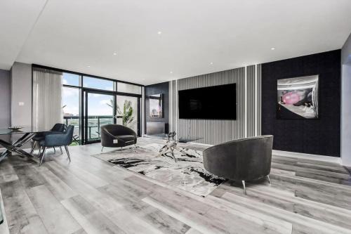Glasgow Westend Apartment | Luxurious Penthouse with Bar at Glasgow Hydro & SECC