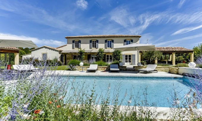 Rognes Villa | Luxurious Provencal Bastide near Aix en Provence and Luberon