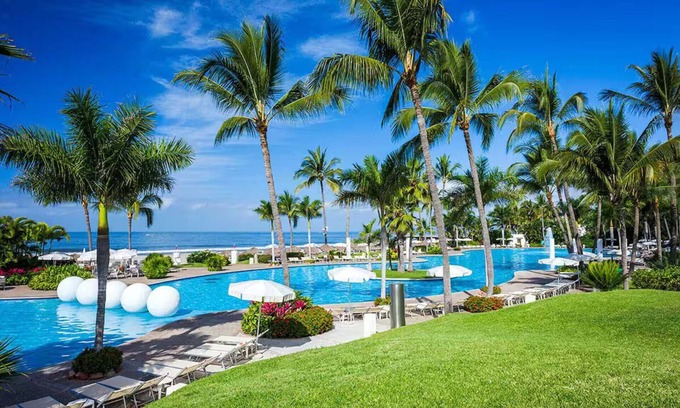 Marina Vallarta Resort | Luxurious Resort Master Room at Mayan Palace