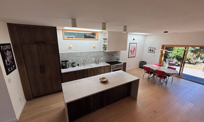South Tabor House | Luxurious Scandinavian Modern Home Near Mt. Tabor - Book for 30+ Nights