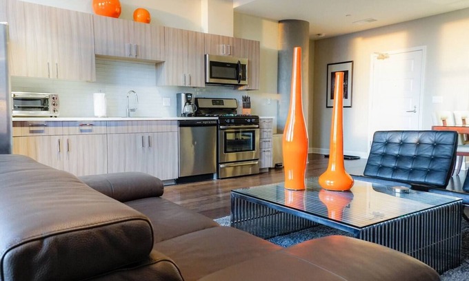 Central Business District Apartment | Luxurious Sibley Square Penthouse Level Apartment