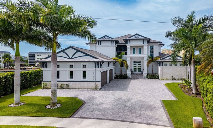 Marco Island House | Luxurious Spacious 6-bedroom, 8-Bath house on fantastic Marco Island