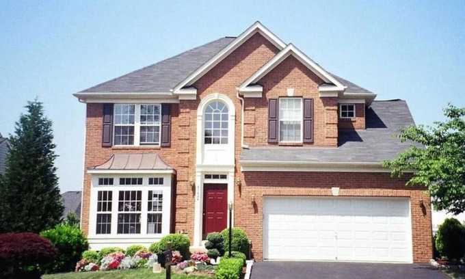 Ashburn House | Luxurious Stylish 5BD+Office/13Mins IAD Airport