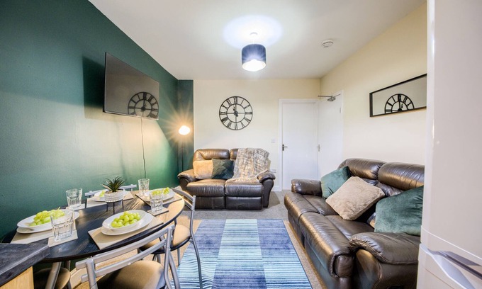 Gamston House | Luxurious Tile Hill House with Garden