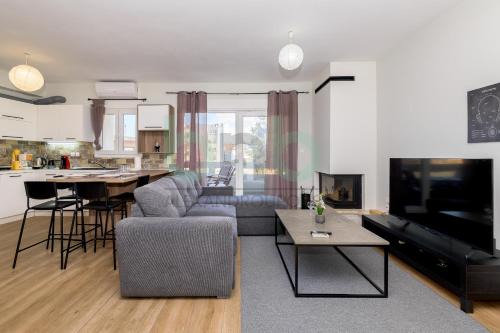 Alexandroupoli Apartment | Luxurious Tsimiski 2nd Floor