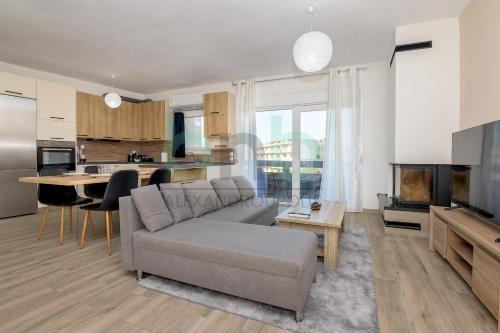 Alexandroupoli Apartment | Luxurious Tsimiski 3BDR 4th Floor
