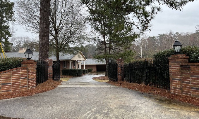 Summerville House | Luxurious Vacation Home in the Heart of Augusta