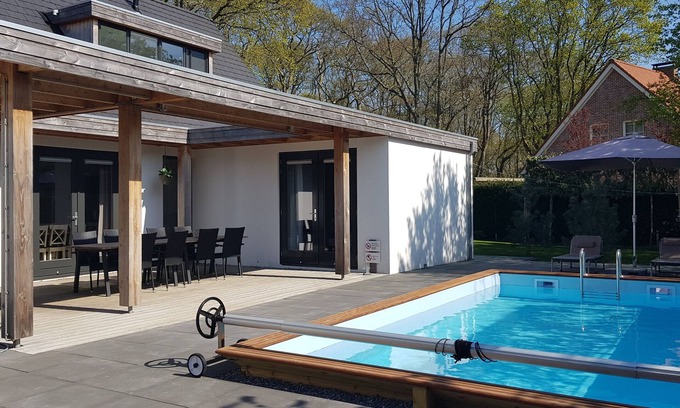 Oostkapelle House | Luxurious vacation villa for 10 people with heated pool and sauna in a dream location