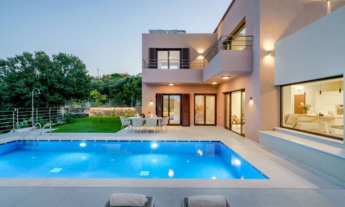 Kefalas Villa | Luxurious Villa w/Private Pool, 5km from the beach