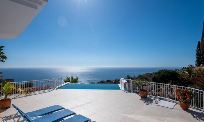 Salobrena Villa | Luxurious villa with Jacussi