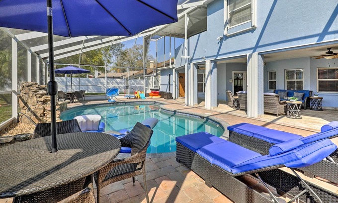 Lake Magdalene Villa | Luxurious Villa with Heated Pool, Theatre, Gym, Bar, BBQ, Office!