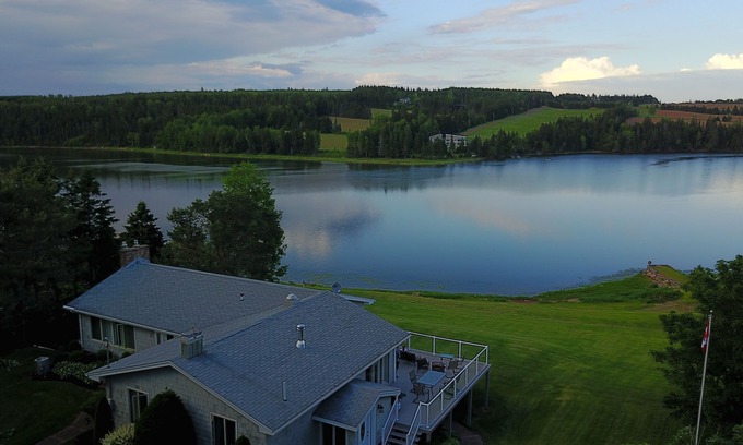Granville House | Luxurious Waterfront Home