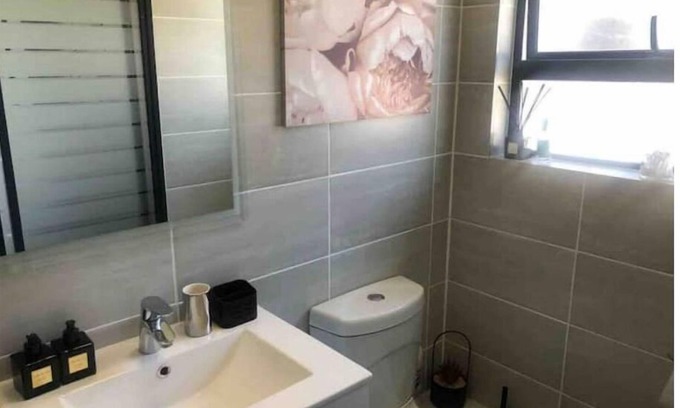 Greater Johannesburg Metropolitan Area Condo | Luxurious Waterfall 1 bedroom Condo