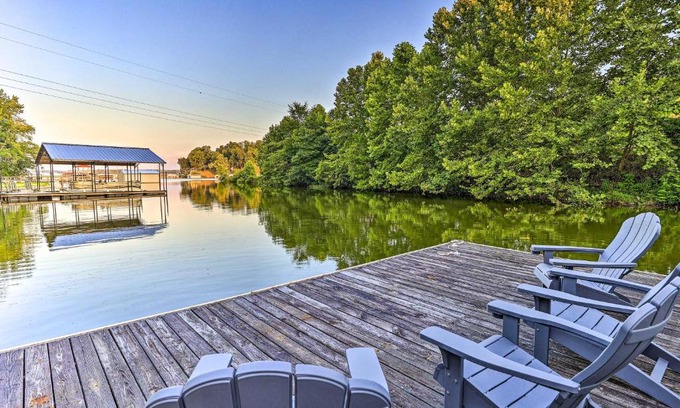 Iuka House | Luxurious Waterfront Home on Pickwick Lake!
