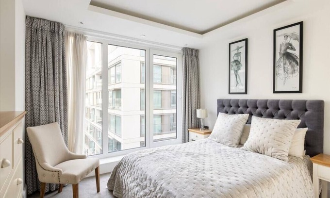 West Kensington Apartment | Luxurious West Kensington Flat with City Views