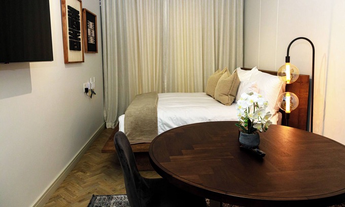 Greater Johannesburg Metropolitan Area Apartment | Luxury 1-bed apartment in amazing Rosebank, Johannesburg with fitness room, WiFi