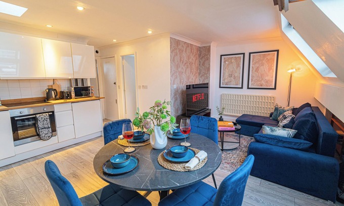 Hammersmith and Fulham Apartment | Luxury 1-bed|nNear to Hammersmith station+ Netflix