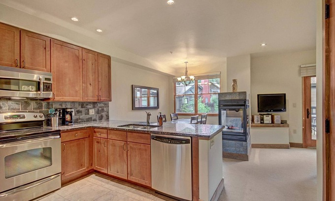 Copper Mountain Village House | Luxury 1-Bedroom Condo, 2-Minute Walk to Ski Lifts & West Village - CA3202