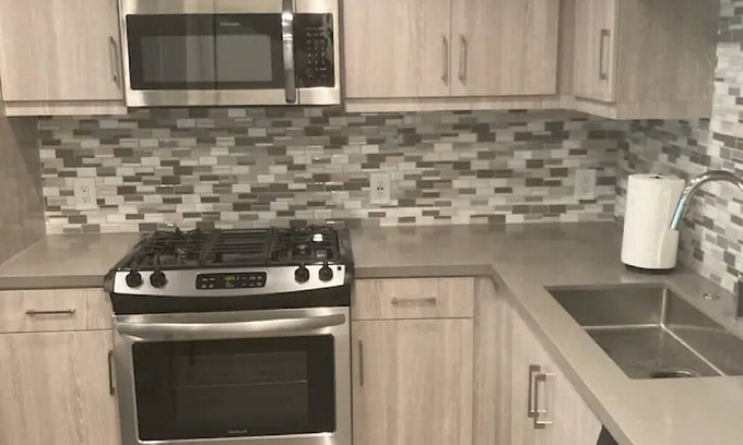 Irvine Business Complex Apartment | Luxury 1 Bedroom 1 Bathroom Unit - 5 min from SNA!