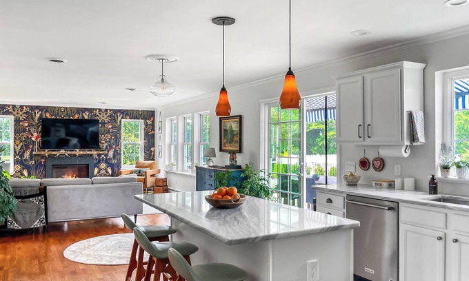 Thompson Ridge House | Luxury 10-acre Estate - Heated Pool - Sauna - Fire Pit - Playground - Trail