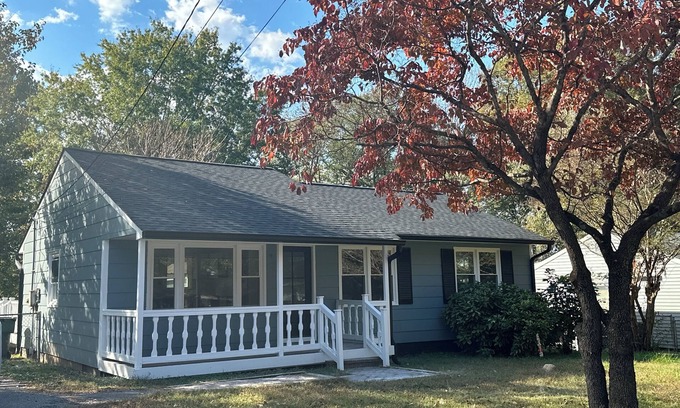 Gastonia House | Luxury 100% remodeled MUST SEE! Quartz, fenced yard, large back deck &much more!