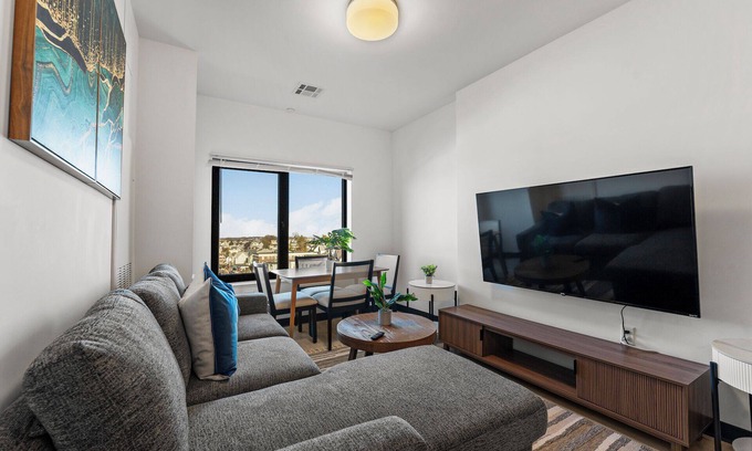 Everett Apartment | Luxury 1BR Close to Encore 3398