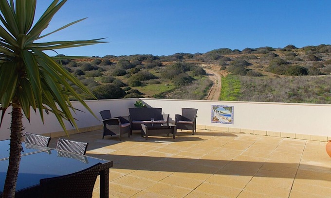 Burgau Apartment | LUXURY 2 BED/2 BATH APARTMENT 5 MINS TO BEACH.nPOOL, ROOF TERRACE, WIFI, A/C